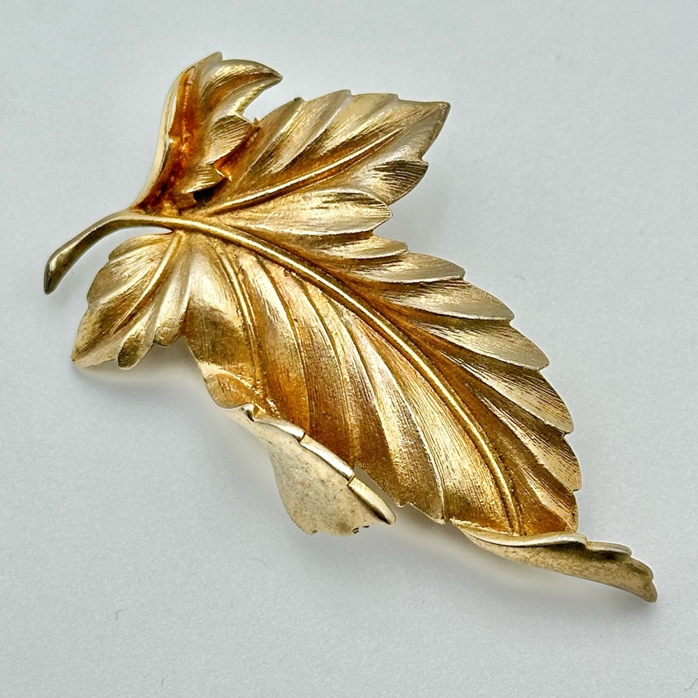 Vintage Gold Tone Coro Leaf Brooch Pin Fall Autumn
